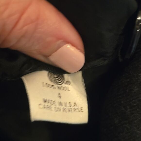 Elegant Wool Black Blazer and Skirt Set. EXCELLENT COND! - Picture 14 of 16